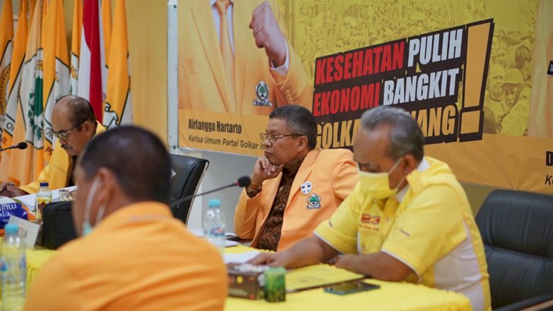 Ketua DPD I Golkar Sulsel, Taufan Pawe (kedua kanan).