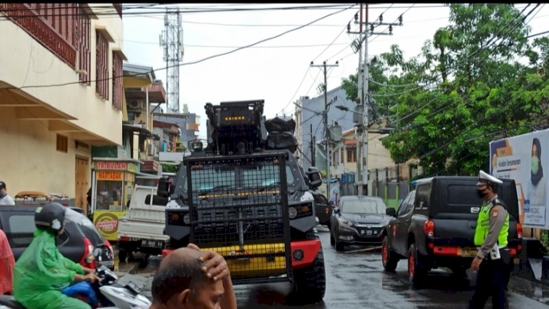 Paket dengan Tulisan "Islam X" Bikin Panik Warga Sungai Pareman, Tim Gegana Diterjunkan