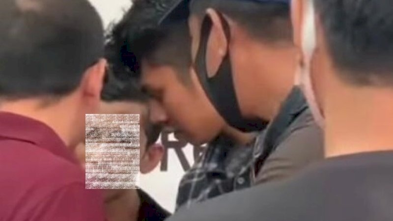 Diduga Hendak Curi Ponsel, Seorang Pemuda Jadi Bulan-bulanan di Jalan Rappocini