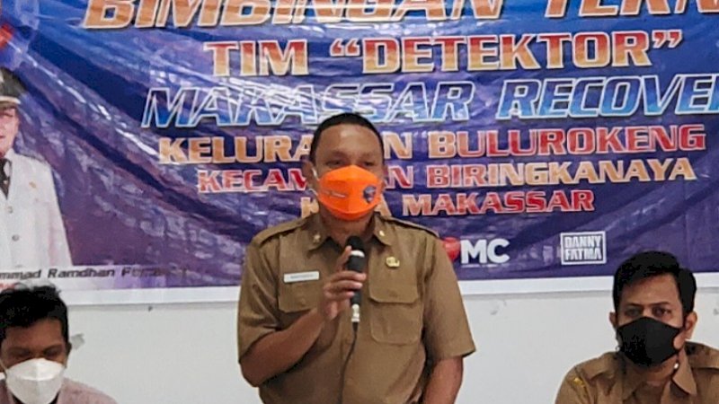 Master Covid Biringkanaya, Mahyuddin saat acara Bimtek untuk Detektor Makassar Recober, di Kelurahan Untia, Rabu, (31/3).