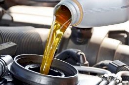 5 Rekomendasi Oli Terbaik untuk Motor Kesayangan Anda