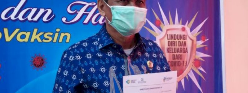 Bupati Barru Terima Vaksin Perdana di Puskesmas Padongko