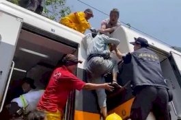 Gerbong Kereta Terbelah Akibat Menabrak Truk di Taiwan, Banyak Penumpang Terlempar, 36 Tewas