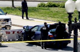 OTK Tabrakkan Mobil di Gedung Capitol; 1 Orang Polisi Tewas, 1 Luka