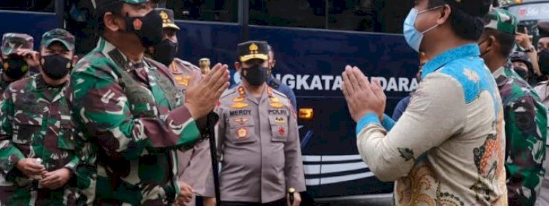 Dampingi Panglima TNI Tinjau Gereja, Plt Gubernur Sulsel Minta Masyarakat Percayakan Pengamanan ke TNI-Polri