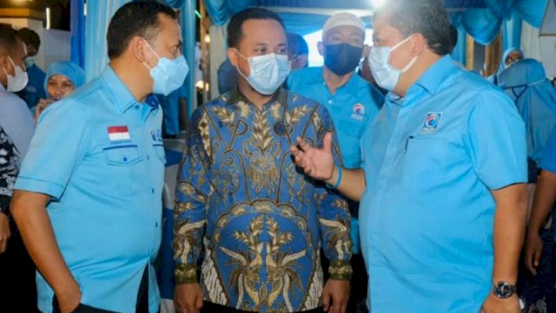 Plt Gubernur Sulsel, Andi Sudirman (tengah), berbincng dengan Wakil Ketua DPN Partai Gelora Indonesia, Fahri Hamzah (kanan).
