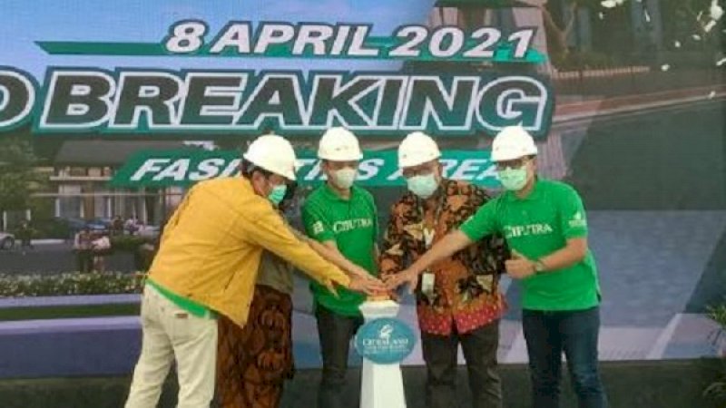 peletakan batu pertama atau groundbreaking pembangunan fasilitas umum di sana pada Kamis (8/4/2021).

