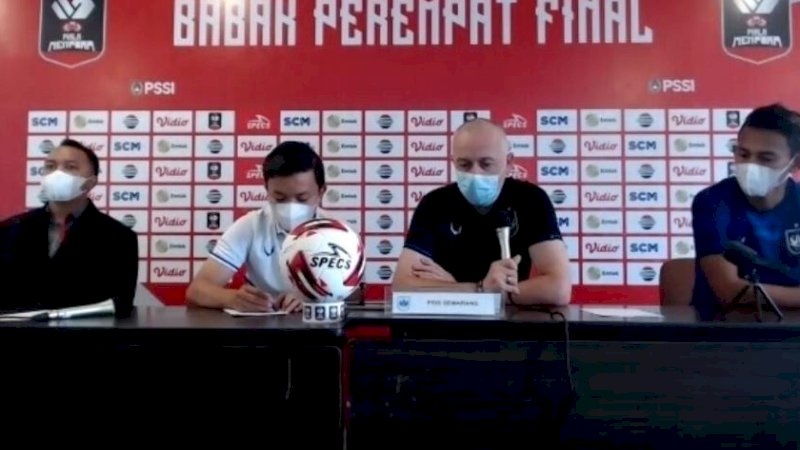 Pelatih PSIS Semarang, Dragan Djukanovic, saat konferensi pers virtual jelang laga melawan PSM Makassar.