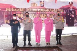 Disaksikan Kapolres dan Bupati Enrekang, Kapolda Letakkan Batu Pertama Gedung Wicaksana Laghawa