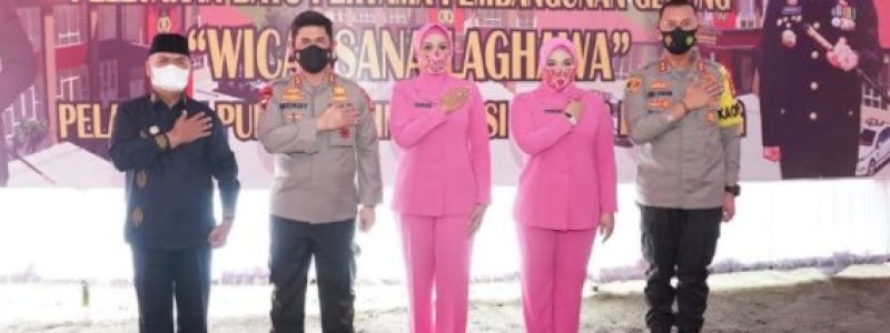 Disaksikan Kapolres dan Bupati Enrekang, Kapolda Letakkan Batu Pertama Gedung Wicaksana Laghawa