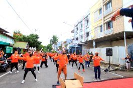 Sabtu Ceria, Danny-Fatma Senam Pagi sambil Sosialisasi Makassar Recover