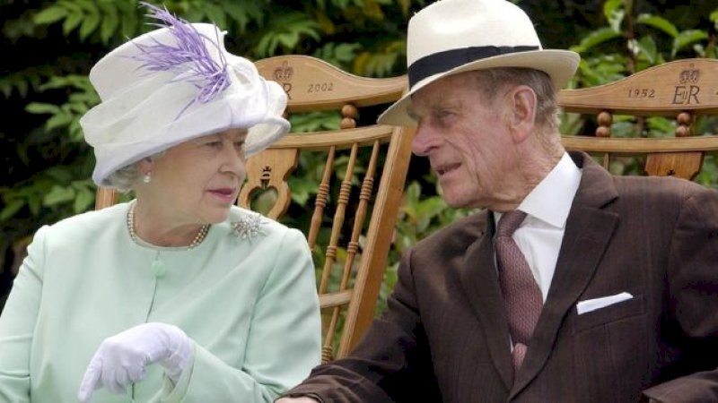 Pangerang Philip semasa hidupnya bersama Ratu Elizabeth II. (Fiona HANSON / AFP)