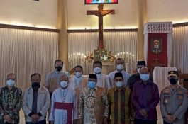 Kunjungi Gereja Katedral Makassar, Ketua PBNU Doakan Para Korban Bom Bunuh Diri