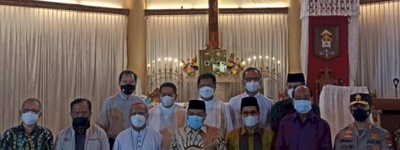 Kunjungi Gereja Katedral Makassar, Ketua PBNU Doakan Para Korban Bom Bunuh Diri