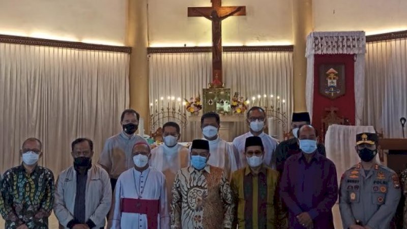 Kunjungi Gereja Katedral Makassar, Ketua PBNU Doakan Para Korban Bom Bunuh Diri