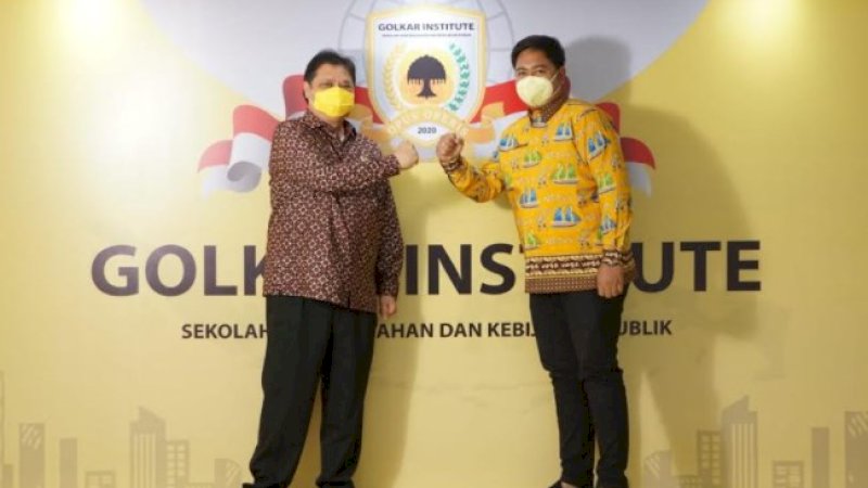 Ketua Umum Partai Golkar, Airlangga Hartanto (kiri) dan Mudassir Hasri Gani.