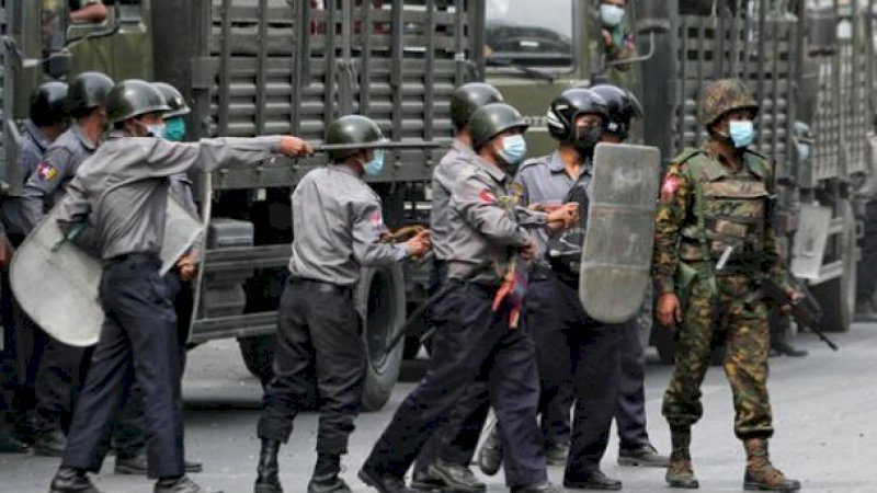 Aparat keamanan junta Myanmar. (Foto: Reuters)