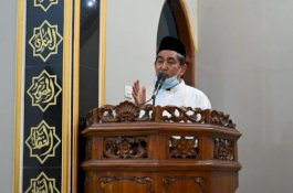Tarawih Bersama Warga, Dollah Mando Pesankan Patuh Protokoler Kesehatan