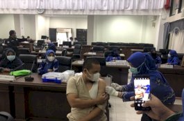 Pegawai dan Legislator DPRD Gowa Jalani Vaksinasi Covid-19