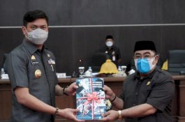 Bupati Serahkan LKPj ke DPRD Gowa