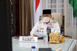 Wali Kota Parepare Serahkan Insentif kepada RT/RW dan Imam Masjid