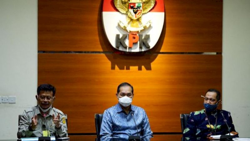 Menteri Pertanian, Syahrul Yasin Limpo (kiri) dan Menteri Perdagangan, Muhammad Lutfi (tengah).