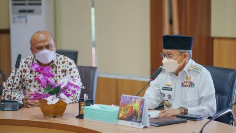 Kepala Wilayah VI Komisi Pengawas Persaingan Usaha (KPPU) Makassar, Hilman Pujana dan Wali Kota Parepare, Taufan Pawe.