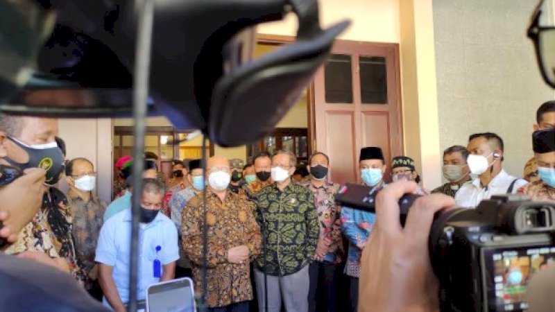 Kunjungi Gereja Katedral Makassar, Mahfud MD: Teror adalah Paham Sesat