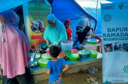 Sudah 3 Bulan Warga Bertahan di Pengungsian Majene, Dompet Dhuafa Sulsel Dirikan Dapur Ramadan