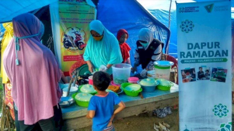 Sudah 3 Bulan Warga Bertahan di Pengungsian Majene, Dompet Dhuafa Sulsel Dirikan Dapur Ramadan