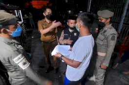 Imbau Warga dan Pelaku Usaha Patuhi Prokes, Master Ujung Pandang Pimpin Patroli Satgas RAIKA di Wilayahnya