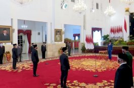 Video Presiden Jokowi Melantik Kabinet Hasil Reshuffle