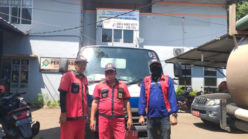 Tim Brigade Sanitasi Dinas PU Kota Makassar. 