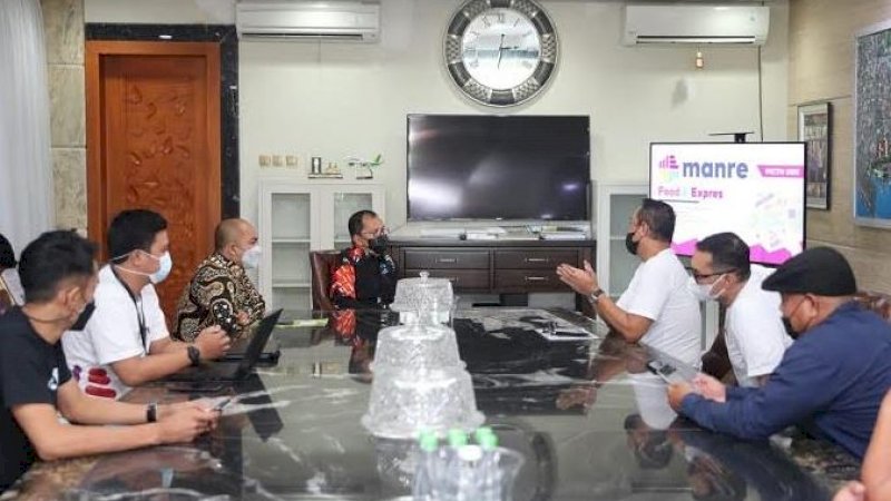 Wali Kota Makassar, Mohammad Ramdhan Pomanto, menerima kunjungan dari Manre Food dan Expres, Kamis (29/4/2021), di kediamannya, Jalan Amirullah