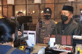 Cegah Penularan Covid-19, Satgas Raika Tamalanrea Tegur Pelaku Usaha yang Langgar Prokes