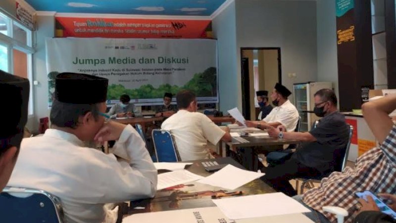 Jumpa media dan diskusi di Cafe Baca, Jumat (30/4/2021).