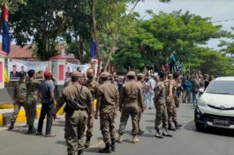 Hari Jadi Jeneponto Diwarnai Unjuk Rasa, Nyaris Adu Jotos dengan Camat Sebelum Plt Gubernur Tiba