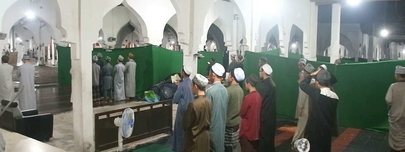8 Jam, Inilah Salat Tarawih Terlama di Indonesia, Imam 6 Orang Bergantian