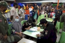 Ada Warung Makan Jual Bir, Satgas Raika Sita Kursi dan Perlengkapan Tempat Usaha yang Melanggar