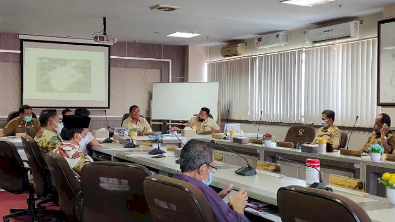 Suasana RDP Komisi D DPRD Sulsel terkait pembangunan bendung Lalengrie tahap I dan tahap II Kabupaten Bone, Selasa (4/5/2021).