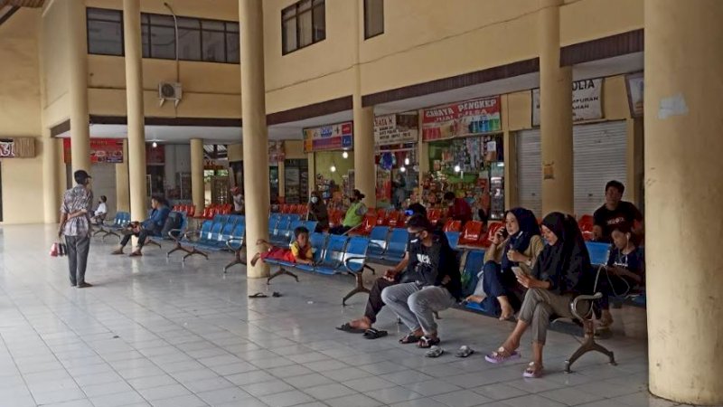 Suasana di Terminal Regional Daya, Jalan Kapasa Raya, Kota Makassar, Sulawesi Selatan, Rabu (5/5/2021).