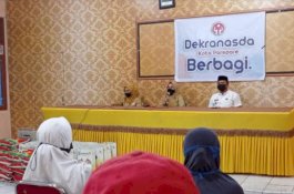 Dekranasda Parepare Berbagi Ratusan Paket Sembako untuk UKM