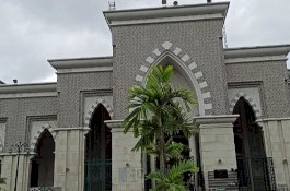 Masjid Raya Makassar Bersolek Sambut Warga yang Akan Salat Idulfitri