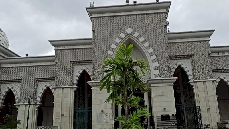 Masjid Raya Makassar Bersolek Sambut Warga yang Akan Salat Idulfitri