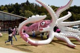 Pakai Dana Covid-19, Di Kota Ini Dibangun Patung Cumi-cumi Raksasa Rp3,9 Miliar