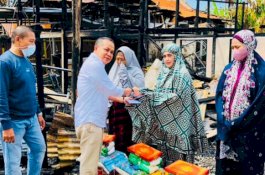 Legislator Sulsel Andi Tenriliweng Bantu Korban Kebakaran di Maddukelleng Wajo