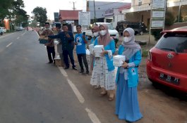 Ketua dan Pengurus Partai Gelora Takalar Bagi-bagi Takjil