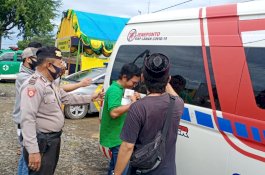 42 Warga yang Melintas di Batas Takalar-Jeneponto dan Jeneponto-Bantaeng Jalani Uji Swab Gratis