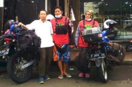 Rindu Ka'bah, Pasangan Suami Istri Nekat Naik Motor dari Indonesia ke Mekkah