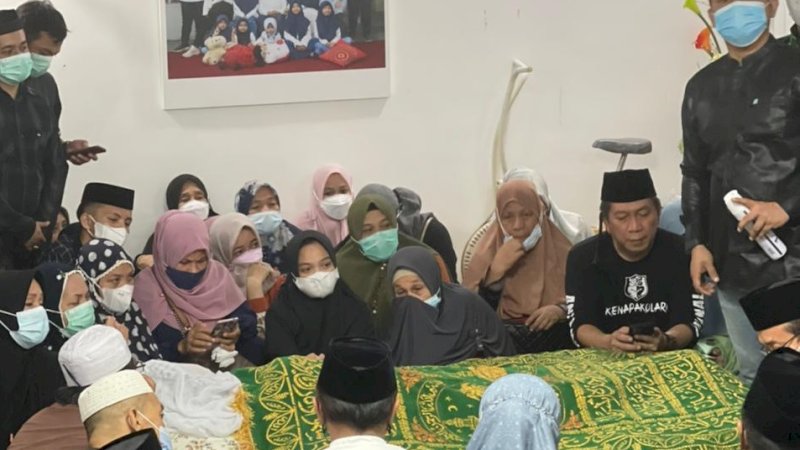 Jenazah AGH Sanusi Baco Disalatkan di Masjid Raya Makassar lalu Dimakamkan di Maros
